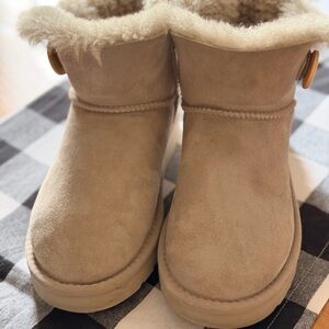 UGG Women's Short Suede Shearling Boots in Light Gray